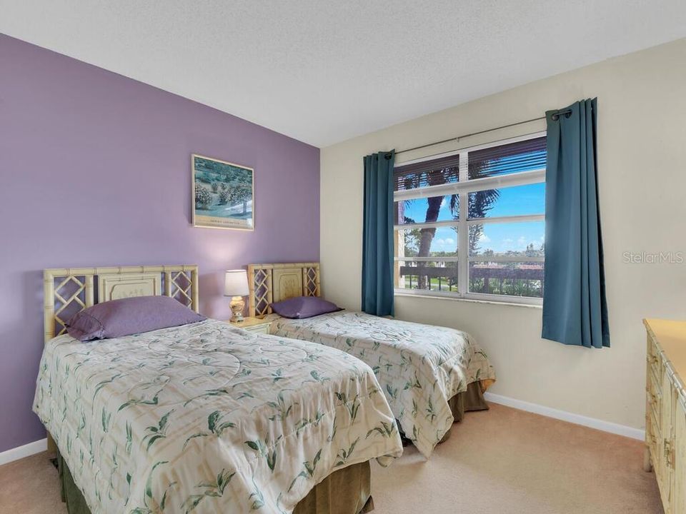 For Sale: $178,000 (2 beds, 2 baths, 965 Square Feet)