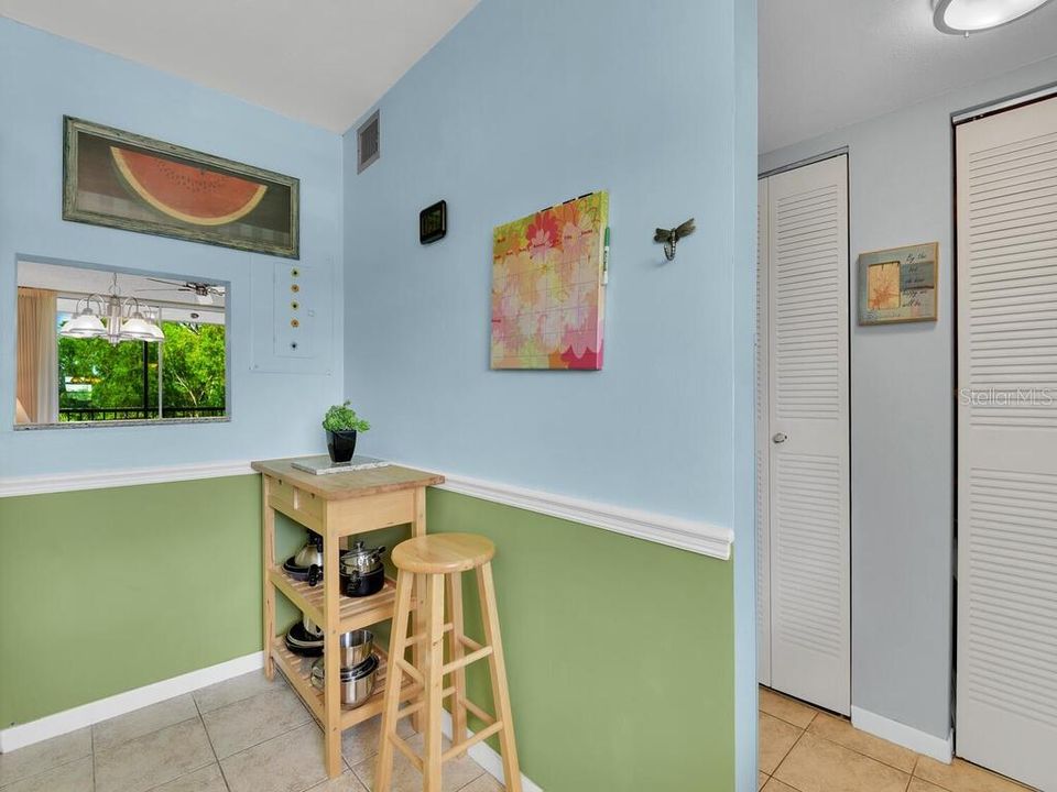 For Sale: $178,000 (2 beds, 2 baths, 965 Square Feet)