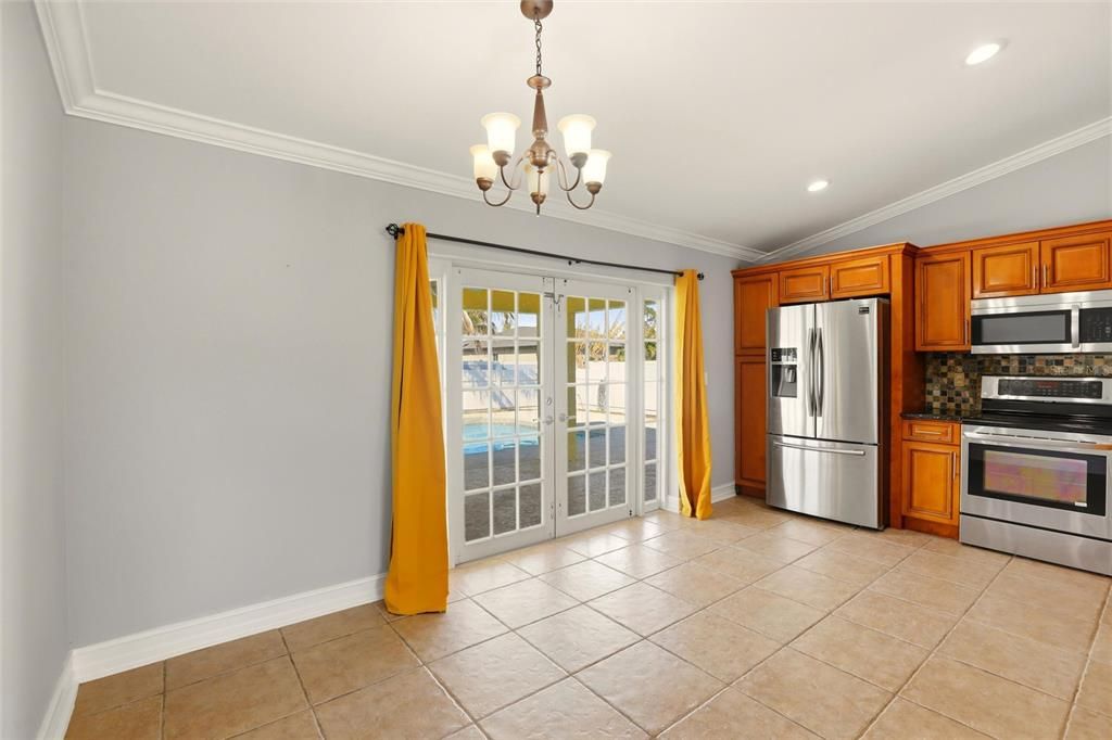 Под контрактом: $299,000 (3 спален, 2 ванн, 1422 Квадратных фут)