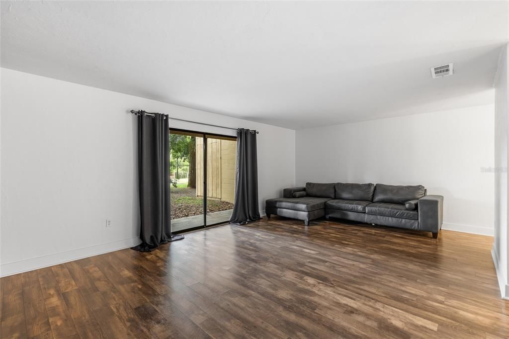 待售: $159,900 (3 贝兹, 2 浴室, 1500 平方英尺)