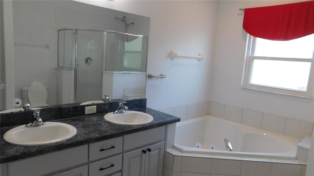 Active With Contract: $2,100 (4 beds, 2 baths, 1770 Square Feet)