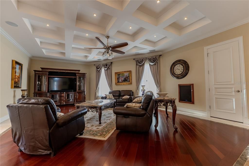 Activo con contrato: $3,050,000 (5 camas, 5 baños, 4450 Pies cuadrados)