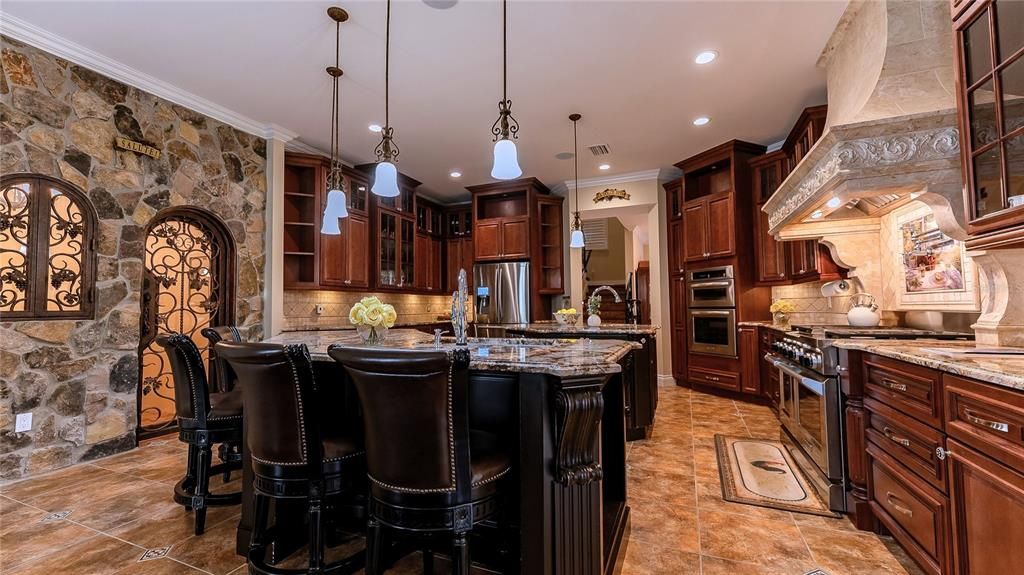 Activo con contrato: $3,050,000 (5 camas, 5 baños, 4450 Pies cuadrados)