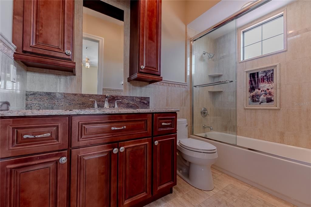 Activo con contrato: $3,050,000 (5 camas, 5 baños, 4450 Pies cuadrados)
