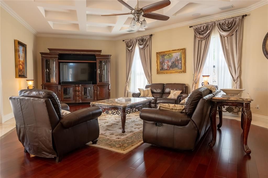 Activo con contrato: $3,050,000 (5 camas, 5 baños, 4450 Pies cuadrados)