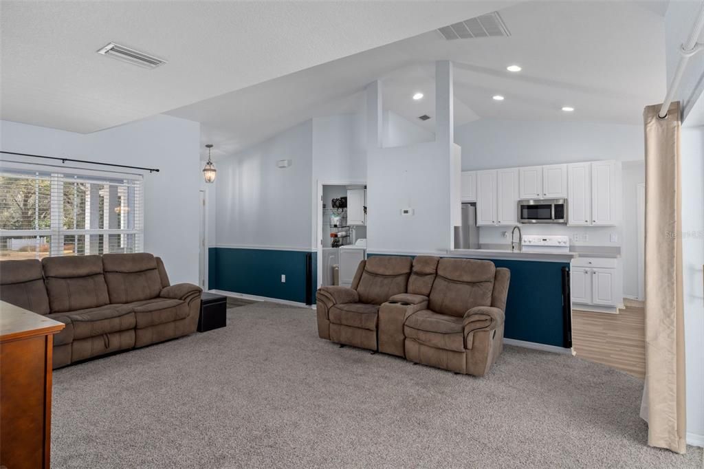 For Sale: $379,999 (3 beds, 2 baths, 1912 Square Feet)