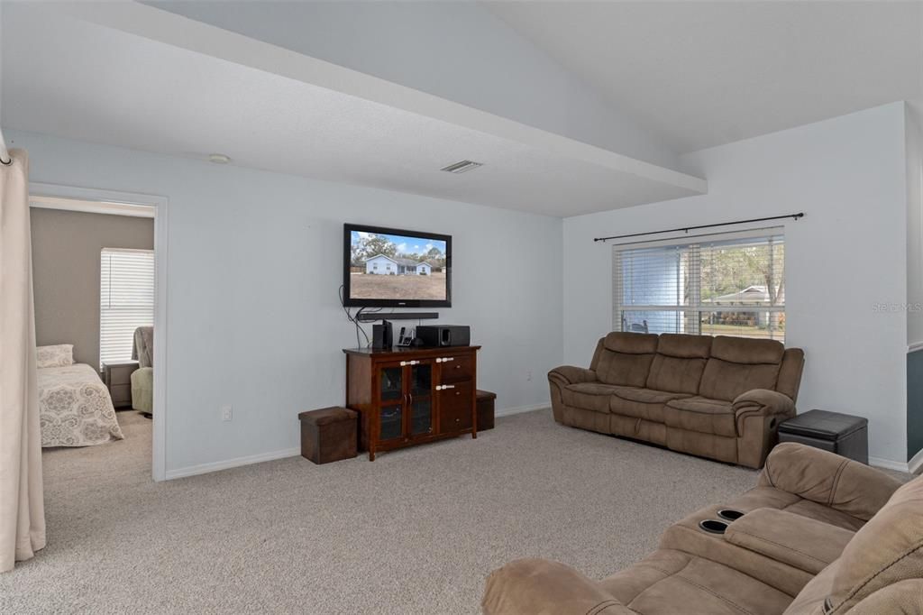 For Sale: $379,999 (3 beds, 2 baths, 1912 Square Feet)