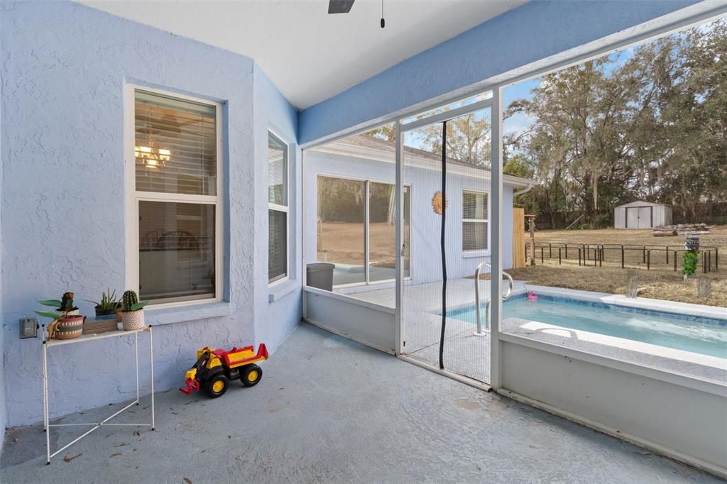 For Sale: $379,999 (3 beds, 2 baths, 1912 Square Feet)