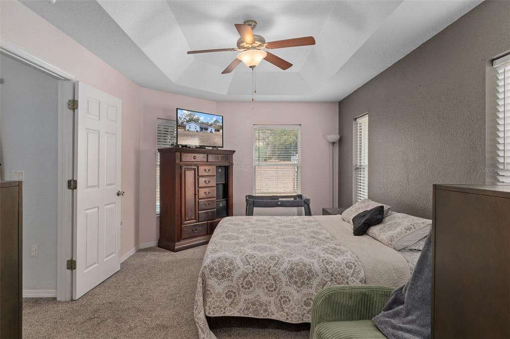 For Sale: $379,999 (3 beds, 2 baths, 1912 Square Feet)