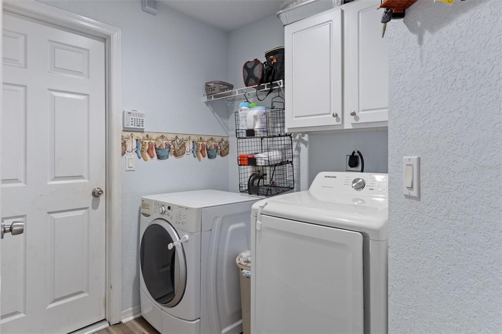 For Sale: $379,999 (3 beds, 2 baths, 1912 Square Feet)