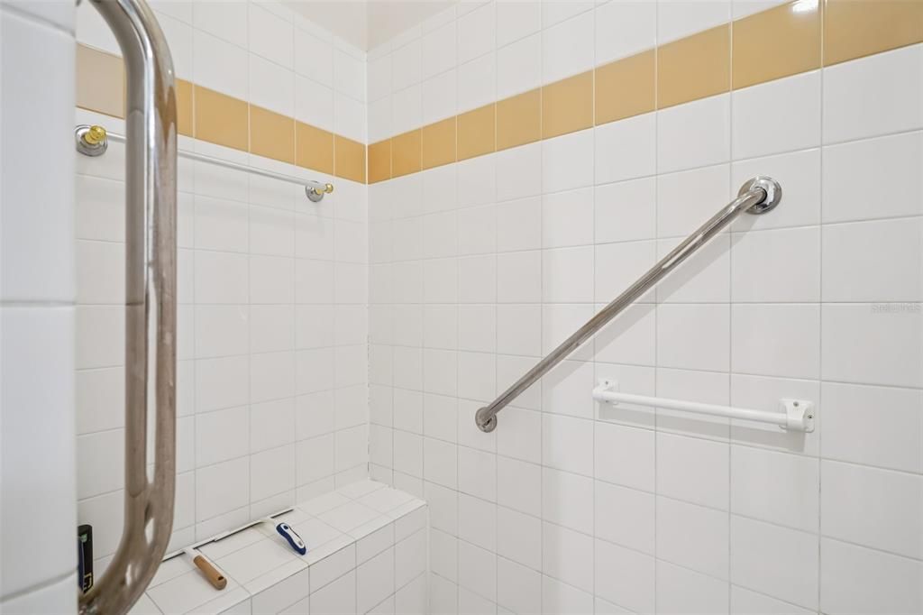 Activo con contrato: $600,000 (3 camas, 2 baños, 1978 Pies cuadrados)