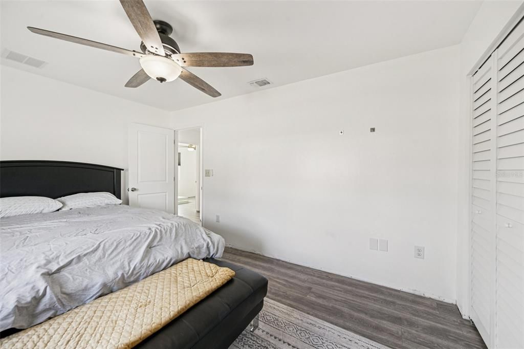 Activo con contrato: $289,900 (4 camas, 2 baños, 2036 Pies cuadrados)