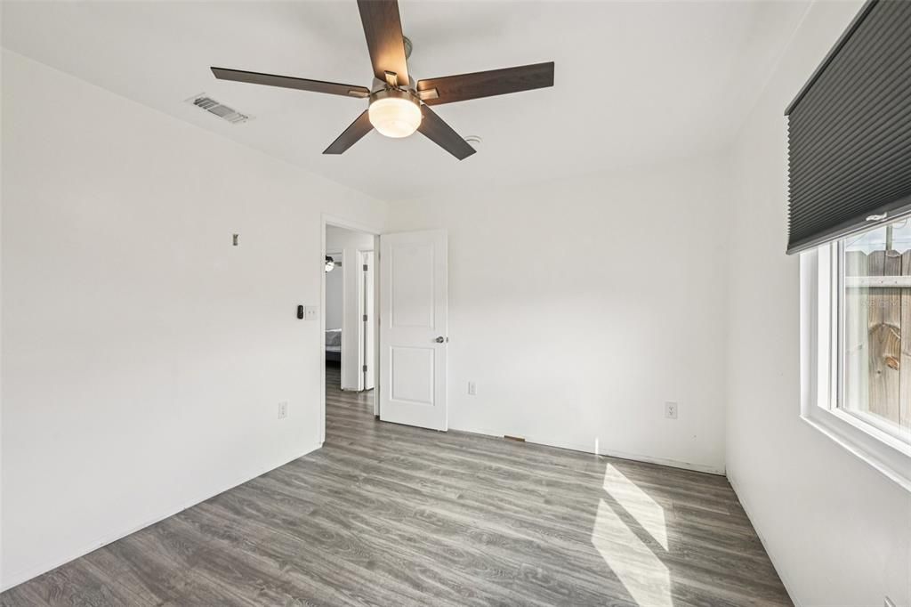 Activo con contrato: $289,900 (4 camas, 2 baños, 2036 Pies cuadrados)