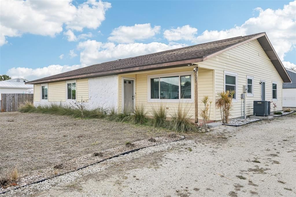 Activo con contrato: $289,900 (4 camas, 2 baños, 2036 Pies cuadrados)