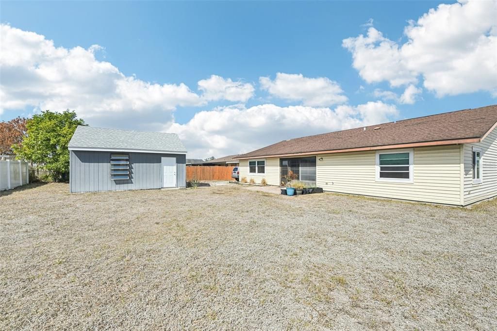 Activo con contrato: $289,900 (4 camas, 2 baños, 2036 Pies cuadrados)