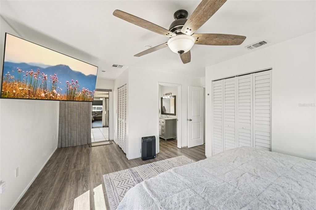 Activo con contrato: $289,900 (4 camas, 2 baños, 2036 Pies cuadrados)