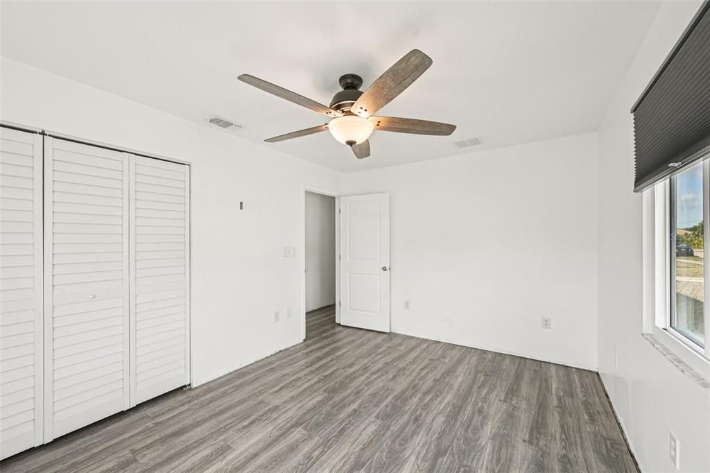 Activo con contrato: $289,900 (4 camas, 2 baños, 2036 Pies cuadrados)