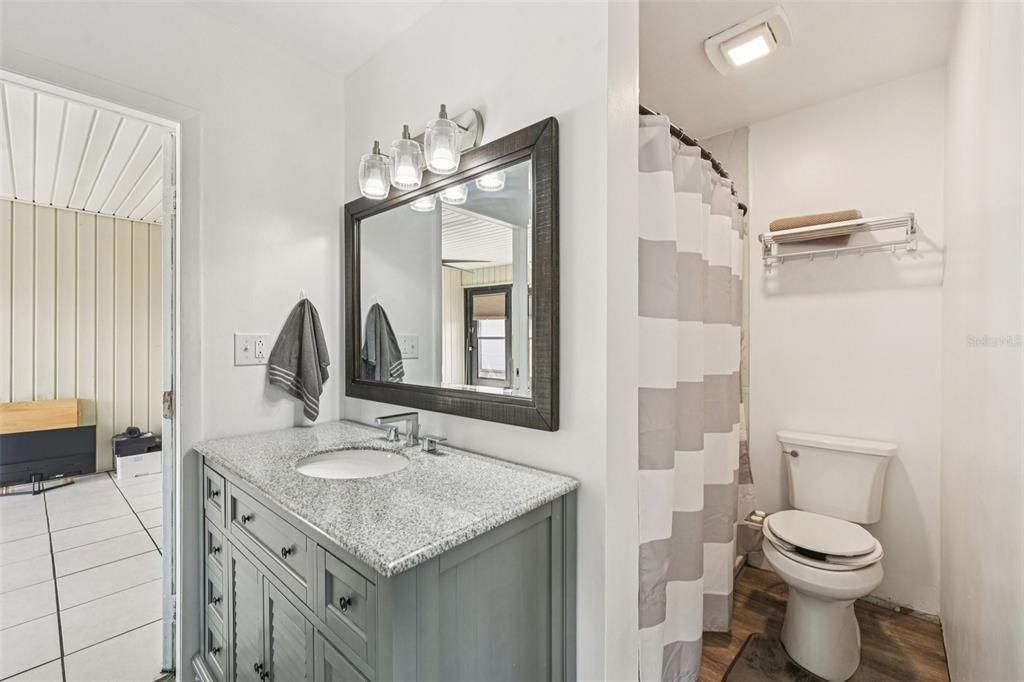Activo con contrato: $289,900 (4 camas, 2 baños, 2036 Pies cuadrados)