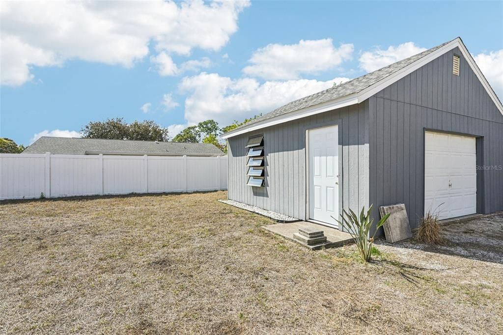Activo con contrato: $289,900 (4 camas, 2 baños, 2036 Pies cuadrados)