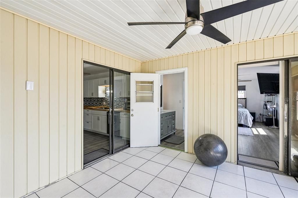 Activo con contrato: $289,900 (4 camas, 2 baños, 2036 Pies cuadrados)