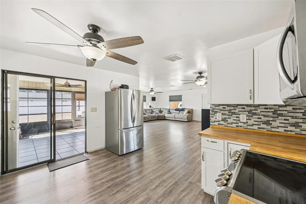 Activo con contrato: $289,900 (4 camas, 2 baños, 2036 Pies cuadrados)