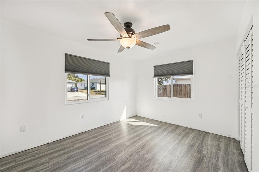 Activo con contrato: $289,900 (4 camas, 2 baños, 2036 Pies cuadrados)