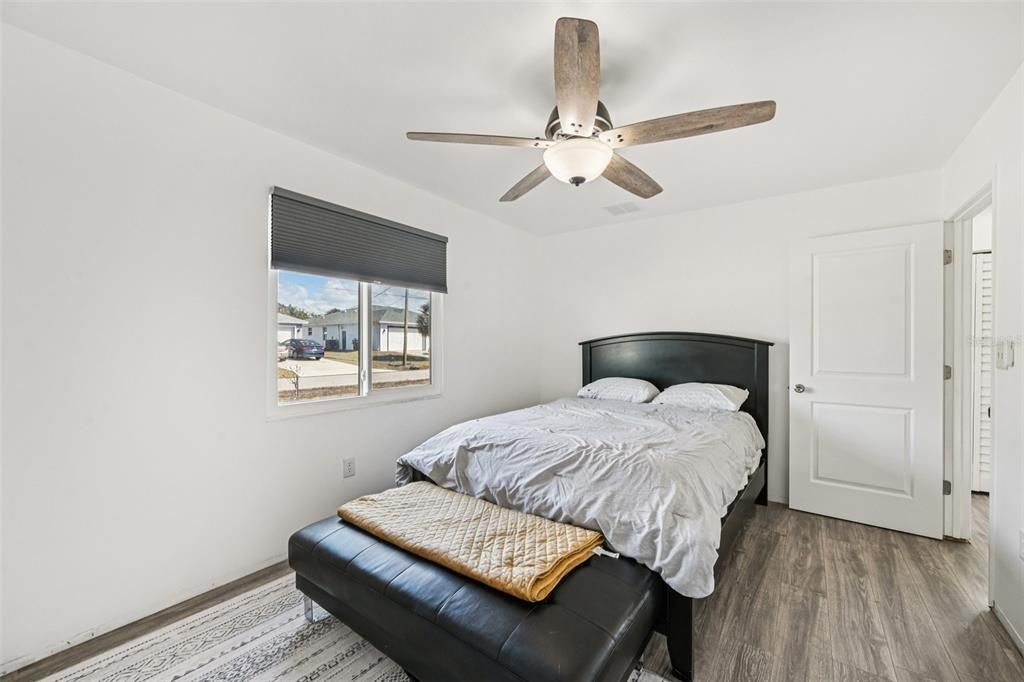 Activo con contrato: $289,900 (4 camas, 2 baños, 2036 Pies cuadrados)
