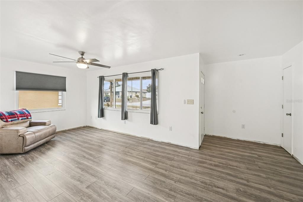 Activo con contrato: $289,900 (4 camas, 2 baños, 2036 Pies cuadrados)