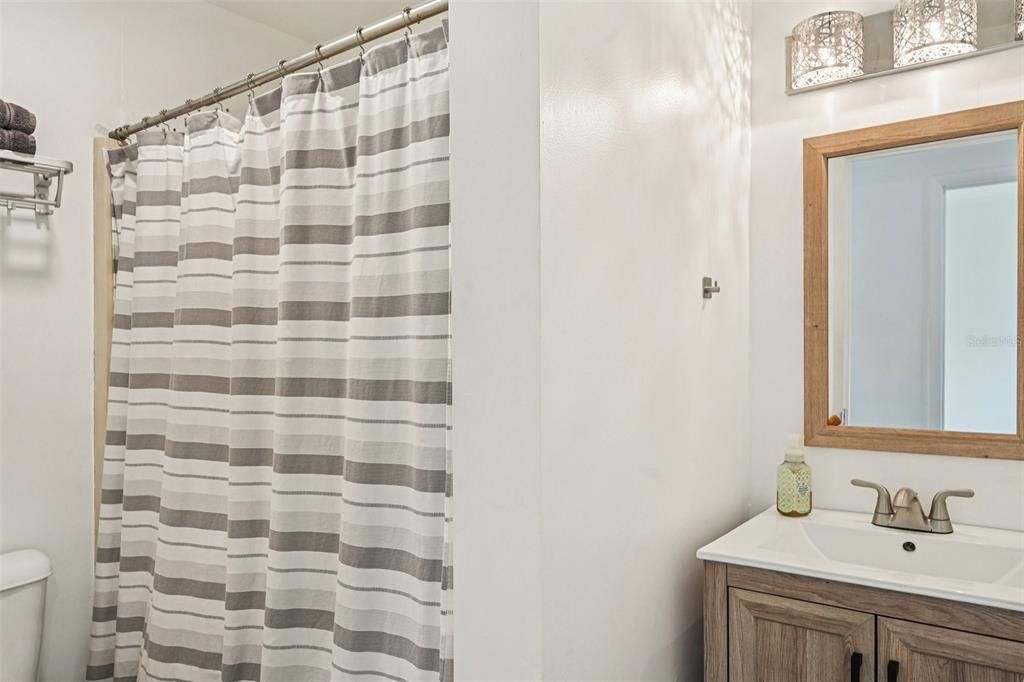 Activo con contrato: $289,900 (4 camas, 2 baños, 2036 Pies cuadrados)