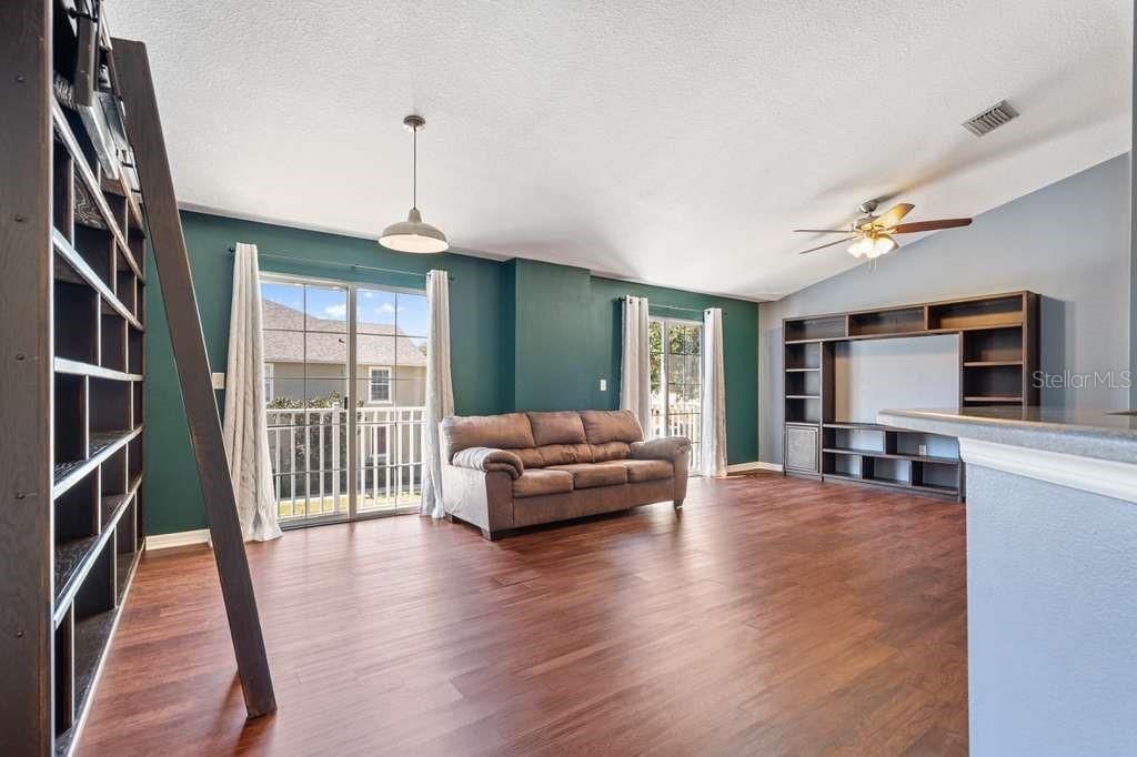 Activo con contrato: $1,900 (2 camas, 2 baños, 1298 Pies cuadrados)