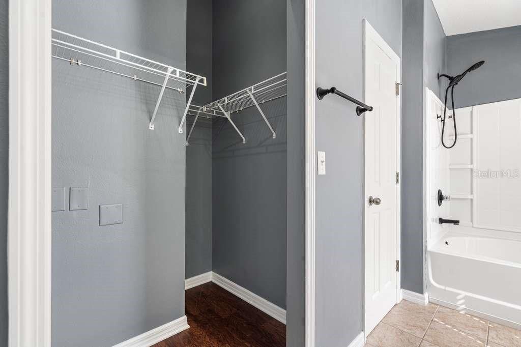 Activo con contrato: $1,900 (2 camas, 2 baños, 1298 Pies cuadrados)