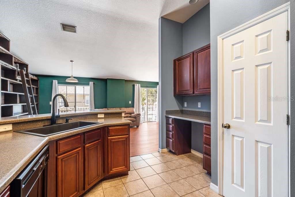 Activo con contrato: $1,900 (2 camas, 2 baños, 1298 Pies cuadrados)