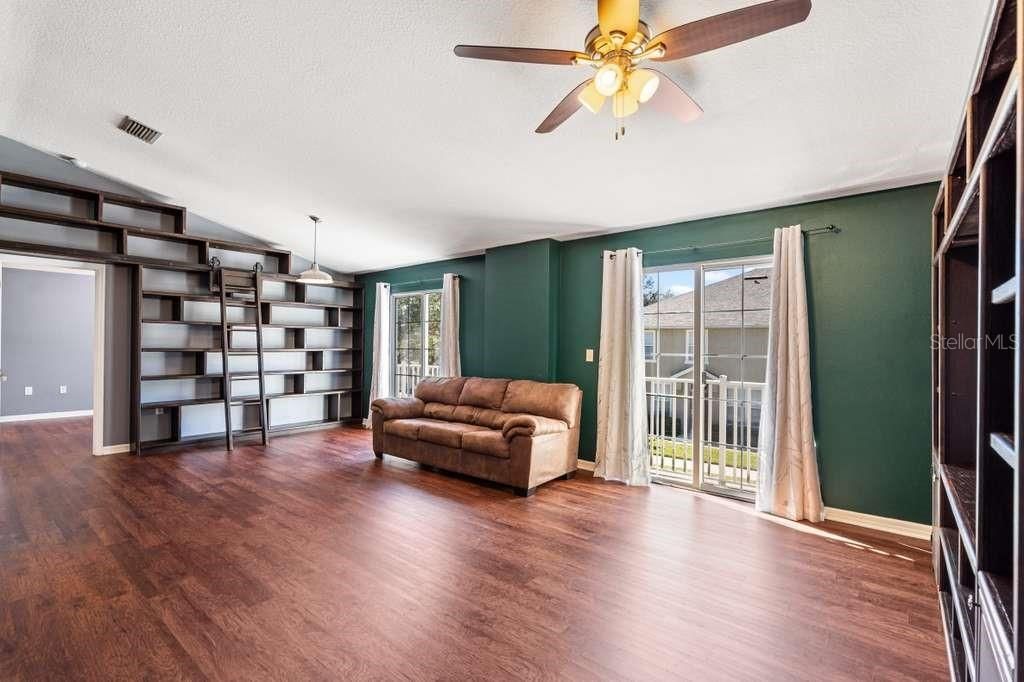 Activo con contrato: $1,900 (2 camas, 2 baños, 1298 Pies cuadrados)