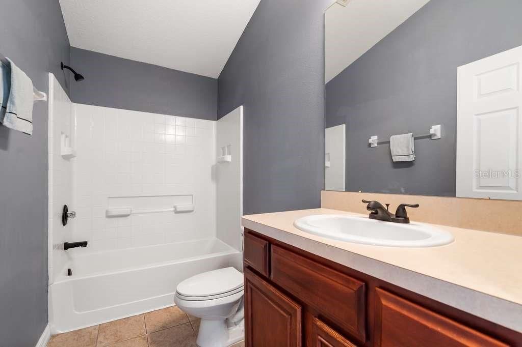 Activo con contrato: $1,900 (2 camas, 2 baños, 1298 Pies cuadrados)