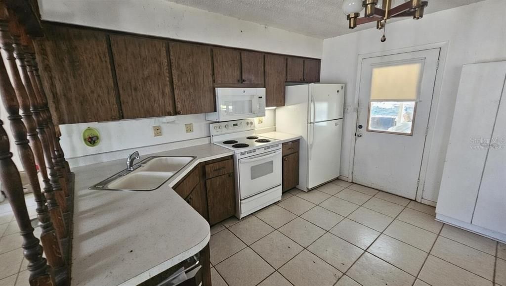 For Sale: $285,000 (3 beds, 1 baths, 1176 Square Feet)