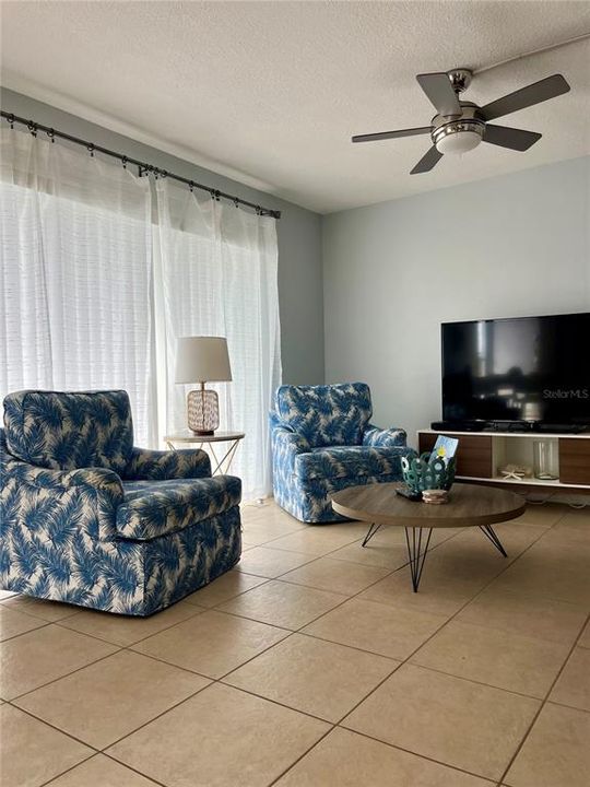 出租: $2,000 (2 贝兹, 1 浴室, 725 平方英尺)