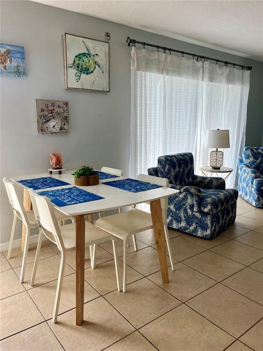 出租: $2,000 (2 贝兹, 1 浴室, 725 平方英尺)