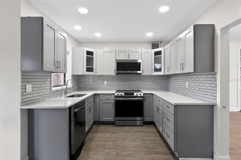 Activo con contrato: $184,900 (2 camas, 1 baños, 869 Pies cuadrados)