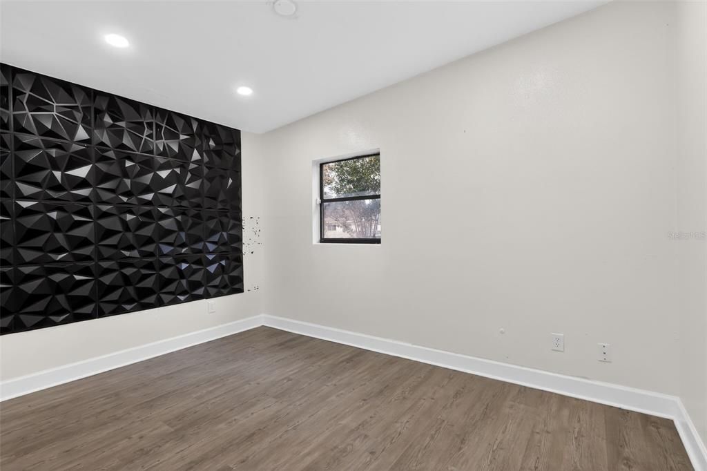 Activo con contrato: $184,900 (2 camas, 1 baños, 869 Pies cuadrados)