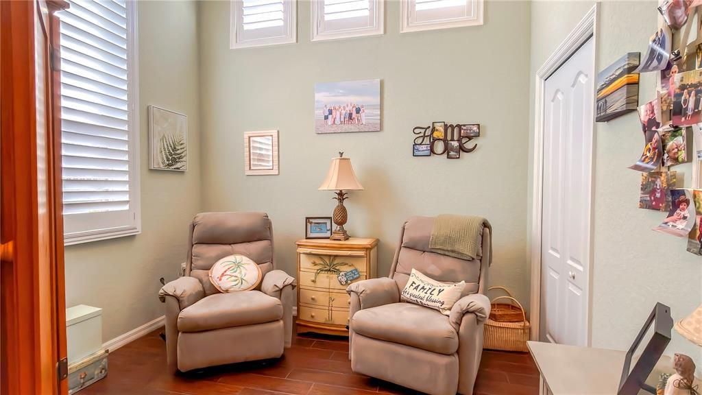 For Sale: $275,000 (2 beds, 2 baths, 1410 Square Feet)