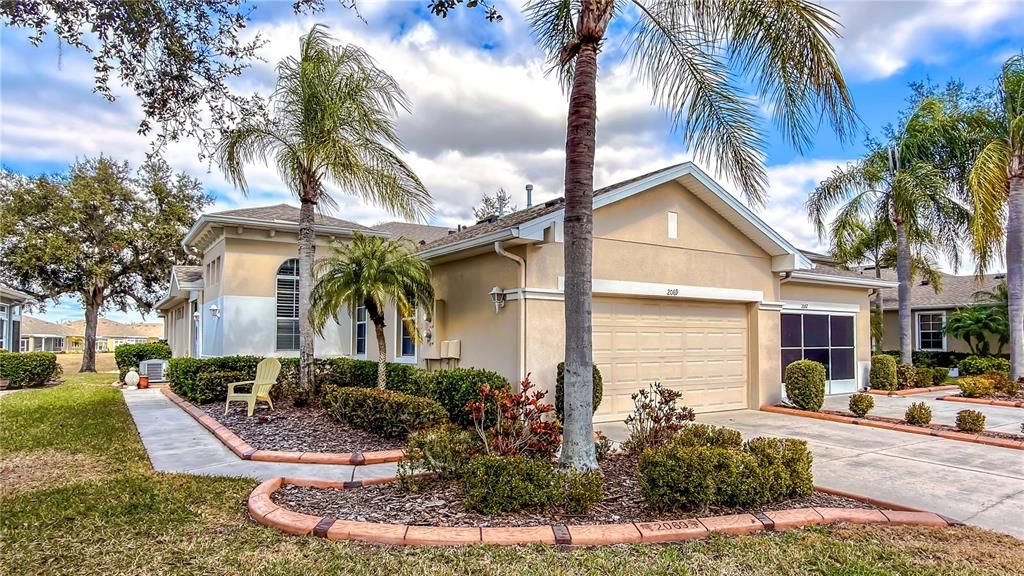 For Sale: $275,000 (2 beds, 2 baths, 1410 Square Feet)