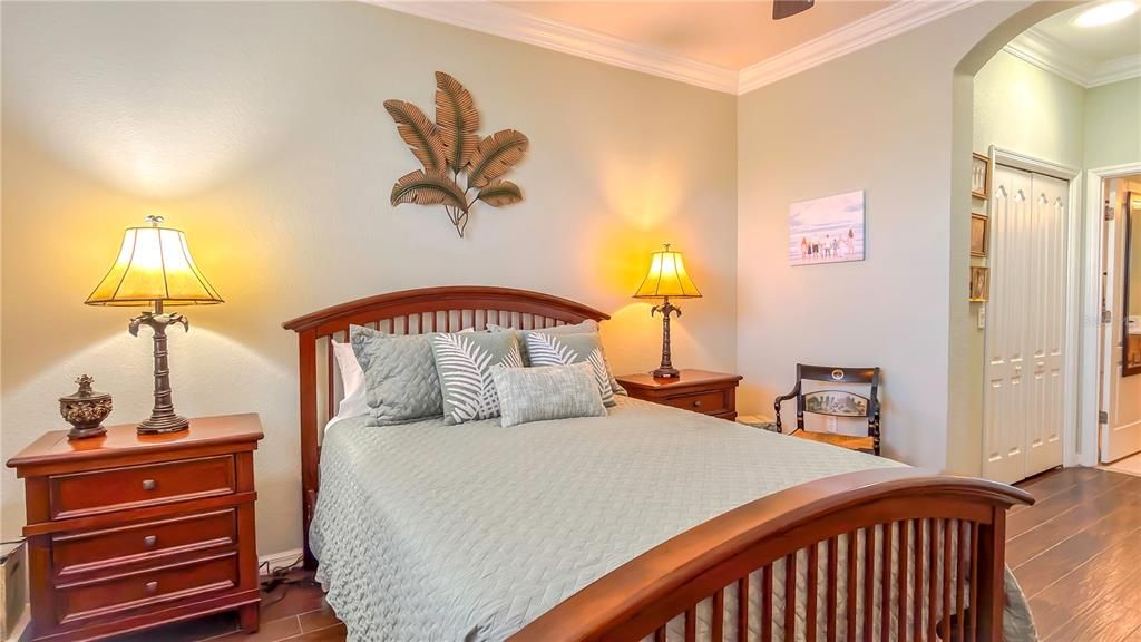 For Sale: $275,000 (2 beds, 2 baths, 1410 Square Feet)