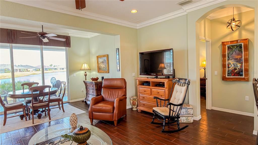 For Sale: $275,000 (2 beds, 2 baths, 1410 Square Feet)