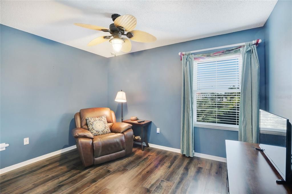 For Sale: $499,999 (2 beds, 2 baths, 980 Square Feet)