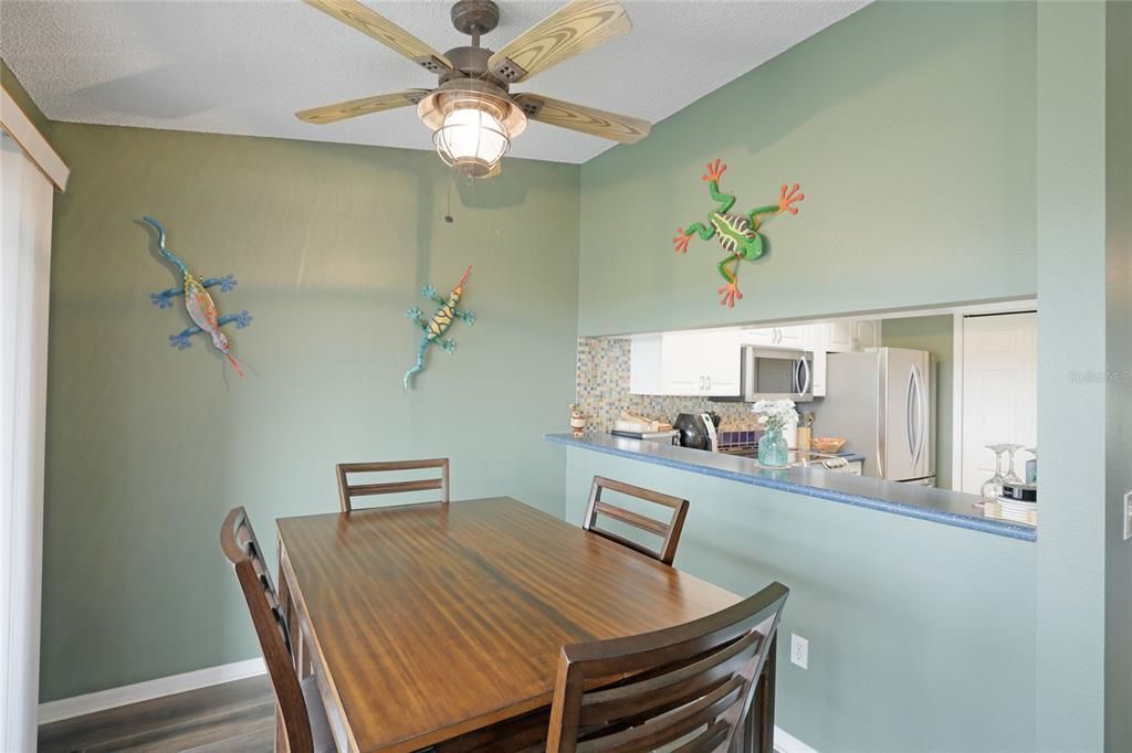 For Sale: $499,999 (2 beds, 2 baths, 980 Square Feet)