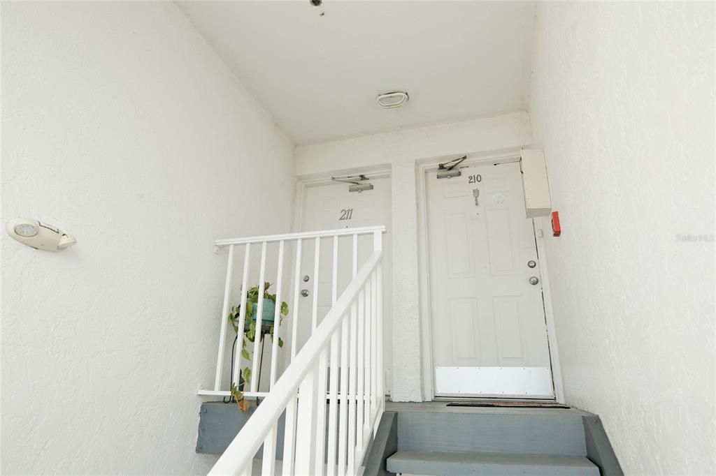 For Sale: $499,999 (2 beds, 2 baths, 980 Square Feet)