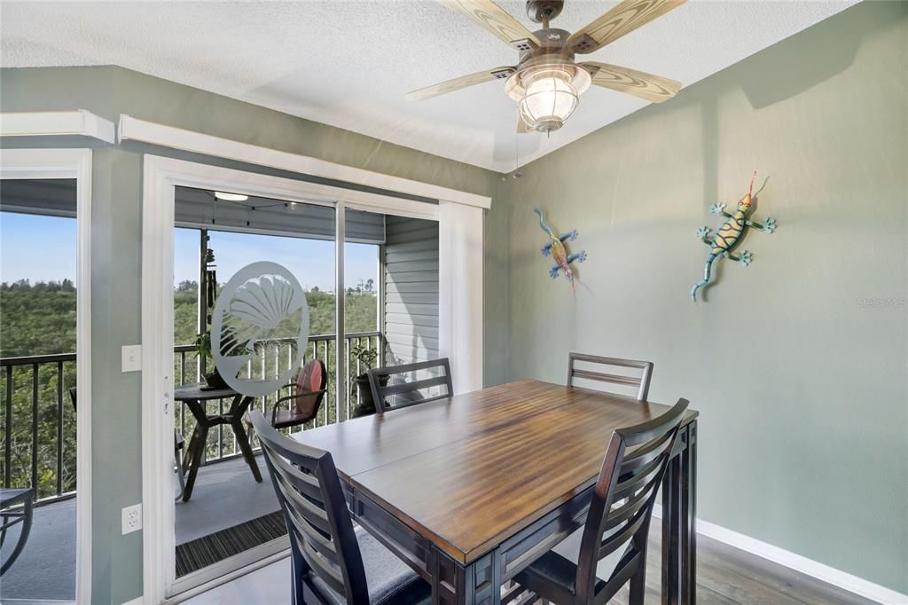 For Sale: $499,999 (2 beds, 2 baths, 980 Square Feet)