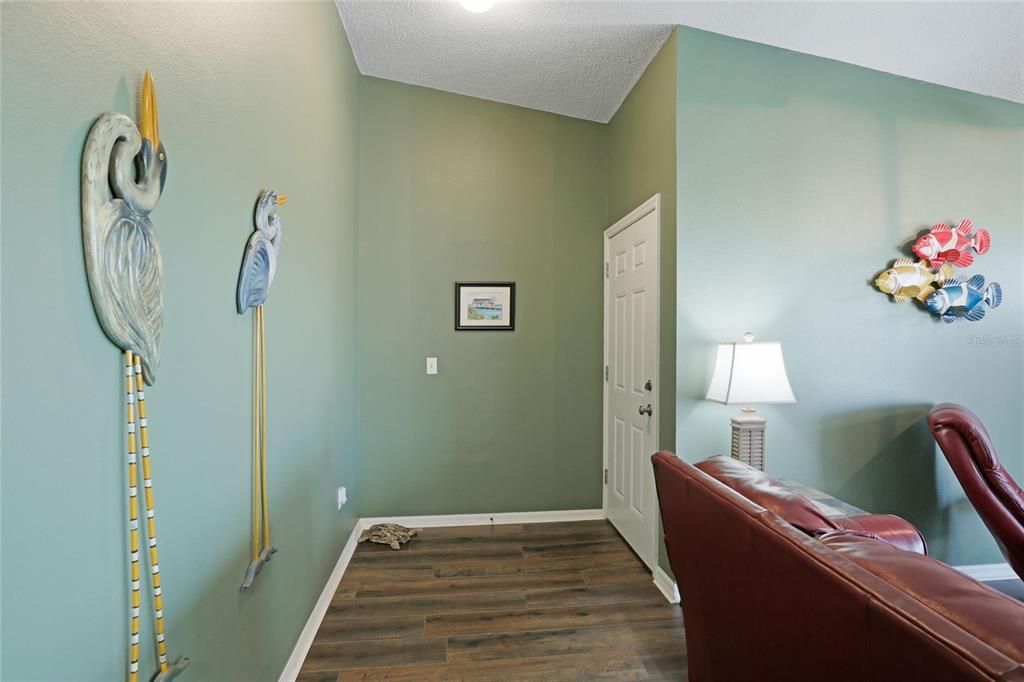 For Sale: $499,999 (2 beds, 2 baths, 980 Square Feet)