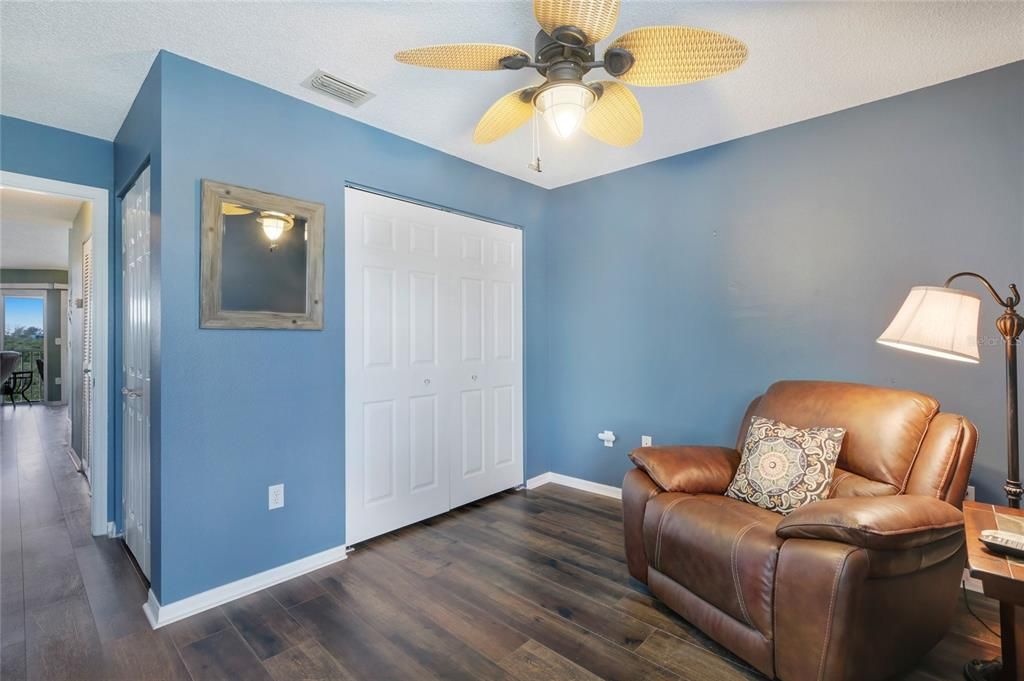 For Sale: $499,999 (2 beds, 2 baths, 980 Square Feet)