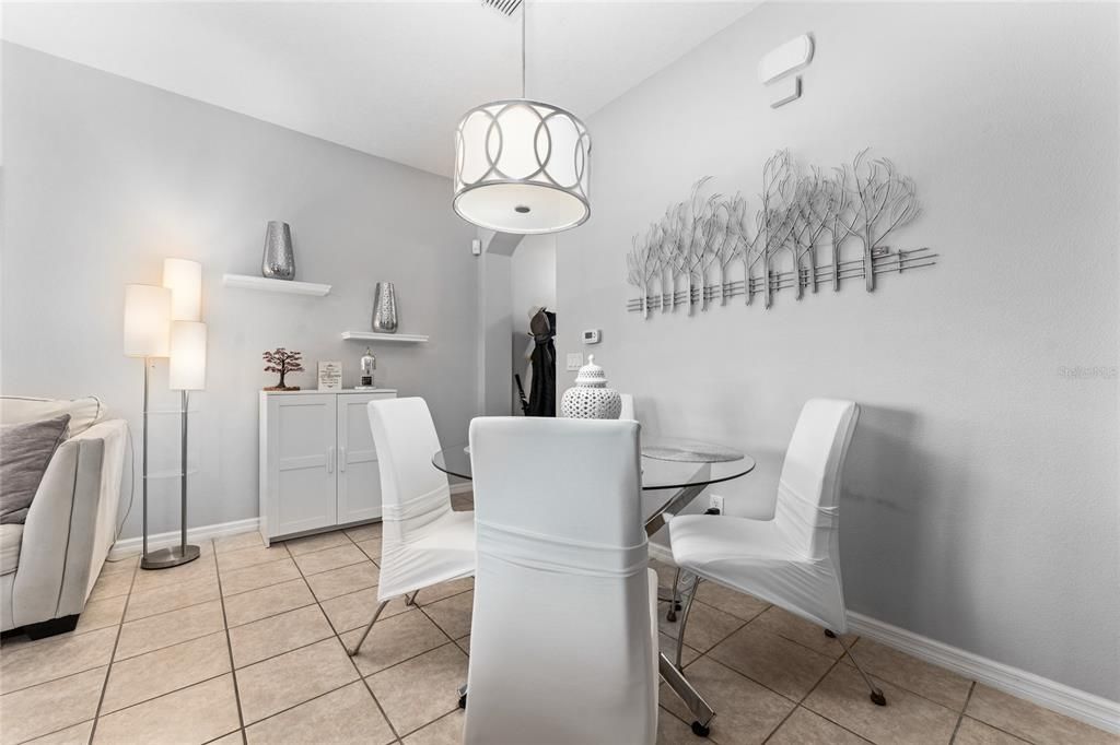 Activo con contrato: $249,900 (4 camas, 3 baños, 1310 Pies cuadrados)